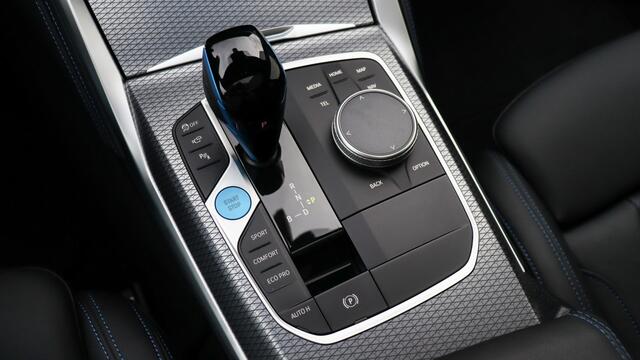 BMW i4 eDrive35 High Executive M-Sport | Harman/Kardon | Schuifdak | Head-up | Trekhaak | Driving Assistant Professional