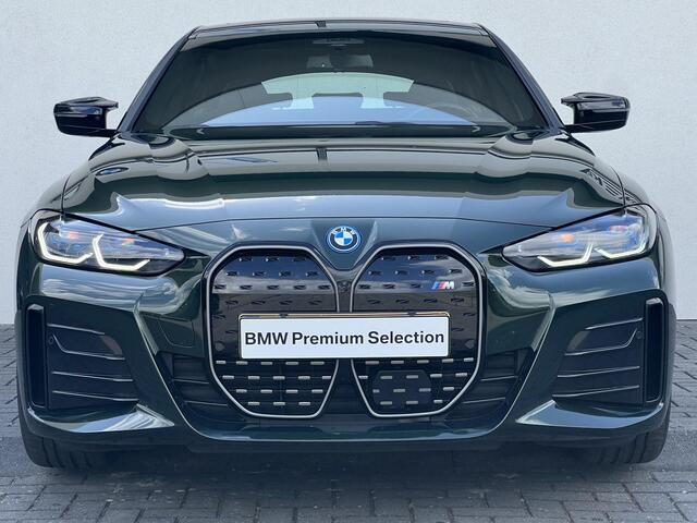 BMW i4 M50 High Executive 84 kWh Sport Pro | High Executive | Glazen schuif-/kanteldak | Stuur- en stoelverwarming | Trekhaak | Comfort Access | Laserlight | Harman Kardon | Head-Up