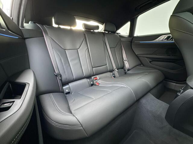 BMW i4 xDrive40 M-Sport Pro / Glazen Schuifdak / Comfort Acces / Adaptieve LED Koplampen / Trekhaak Elektrisch Wegklapbaar / Getinte Ramen / 19"