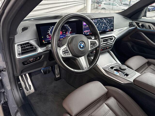 BMW i4 eDrive40 M Sportpakket Pro / High Executive / Achteruitrijcamera / Elektrisch bediend glazen schuif-/kanteldak / Elektrisch verwarmde voorstoelen