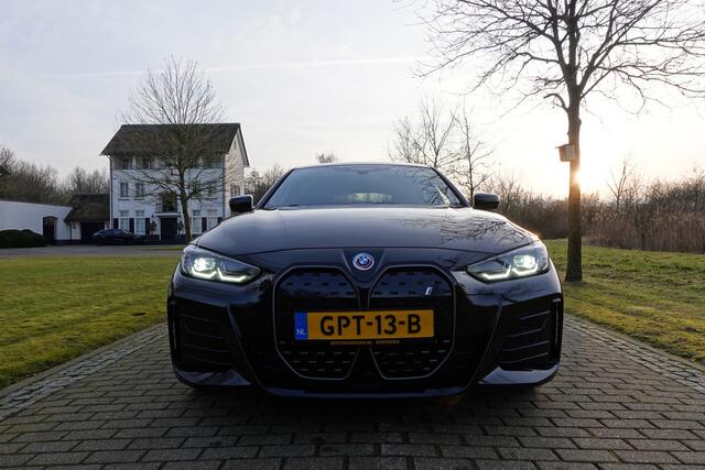 BMW i4 eDrive35 High Executive 70 kWh | Harman Kardon | Head-Up | LED | Schuif/Kanteldak | Adaptive Cruise | Leder |
