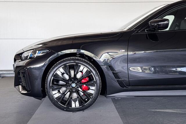 BMW i4 eDrive40 84 kWh | Selections | M Adaptief onderstel | Elektrisch bediend glazen schuif-/kanteldak