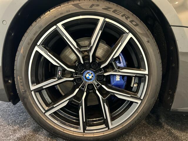 BMW i4 eDrive40 84 kWh | trekhaak | Leder interieur |