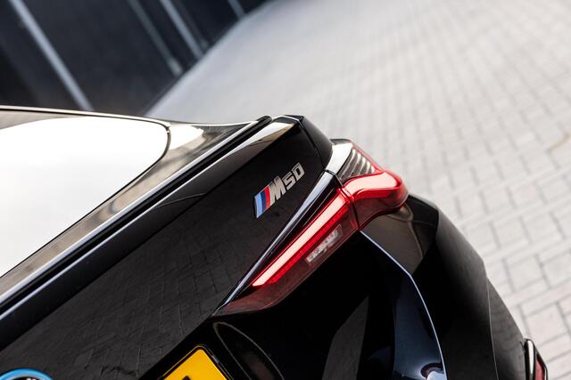 BMW i4 M50 High Executive 84 kWh | SOH 98,8% | M-Sport | Panoramadak | Sportstoelen | Harman/Kardon | X-Drive | Widescreen | Adaptief Onderstel | DAB | Stoel/stuurverwarming | Trekhaak | Laserlicht |