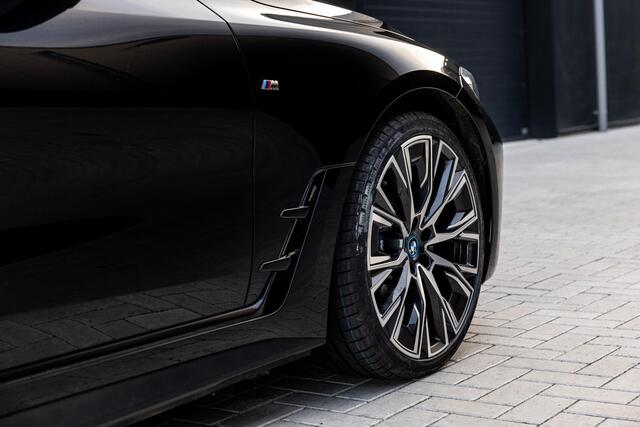 BMW i4 M50 High Executive 84 kWh | SOH 98,8% | M-Sport | Panoramadak | Sportstoelen | Harman/Kardon | X-Drive | Widescreen | Adaptief Onderstel | DAB | Stoel/stuurverwarming | Trekhaak | Laserlicht |