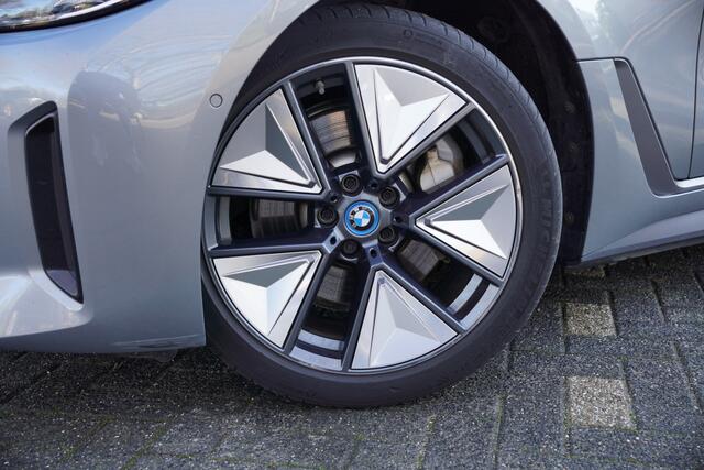 BMW i4 eDrive40 84 kWh / Kanteldak / Trekhaak / Harman-Kardon / BTW