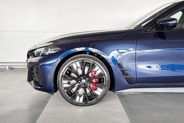 BMW i4 eDrive35 M Sport Edition | M Sport Pro | Comfort Pack | 20" BMW Individual Aerodynamisch Styling 862L BiColor Midnight Grau