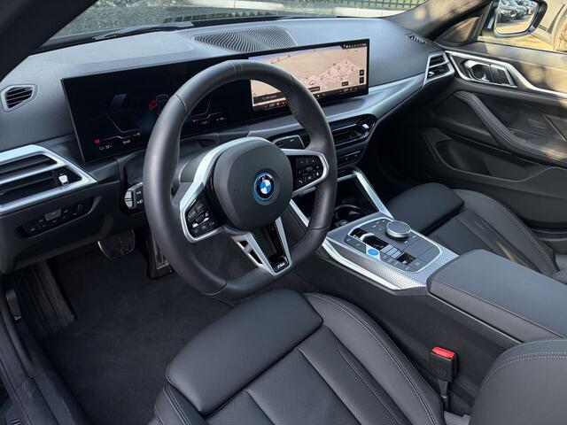 BMW i4 eDrive35 | M-Sport | Schuif-/Kanteldak | Camera | Stuur + Stoelverw. | HiFi | Elek. Trekhaak