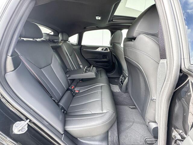 BMW i4 eDrive35 M Sport Edition M Sport Pro / Glazen Schuifdak / Adaptieve Cruise Control / Comfort Acces / Adaptieve LED koplampen / 19 Inch | ElectricDeals