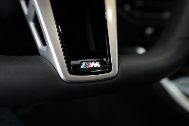 BMW i4 eDrive40 M Sport Pro 84 kWh | S/K-Dak | Elek. Trekhaak | Shadowline | Widescreen | Adapt. Cruise | Camera+PDC | Memory | Stoel-Stuurverw. | Nav+App.Connect V