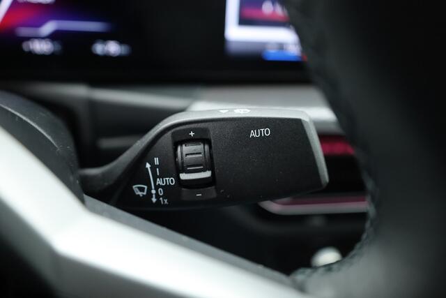 BMW i4 eDrive40 M Sport Pro 84 kWh | S/K-Dak | Elek. Trekhaak | Shadowline | Widescreen | Adapt. Cruise | Camera+PDC | Memory | Stoel-Stuurverw. | Nav+App.Connect V