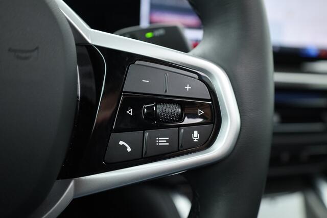 BMW i4 eDrive40 M Sport Pro 84 kWh | S/K-Dak | Elek. Trekhaak | Shadowline | Widescreen | Innovation pack | HUD | 360*+PDC | Carbon | Driving Ass. pro | Memory | Dodehoek V