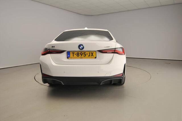 BMW i4 Gran Coupé eDrive40 | LED | Leder | HUD | Sportstoelen | Stoelverwarming | Achteruitrijcamera | DAB | Alu 17 inch