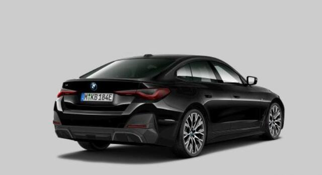 BMW i4 eDrive40 84 kWh M Sport - Harman Kardon - Getinte Ruiten - BMW Laserlight - Stuurwielrand verwarmd - Elektrisch verwarmde voorstoelen - Comfort Access -
