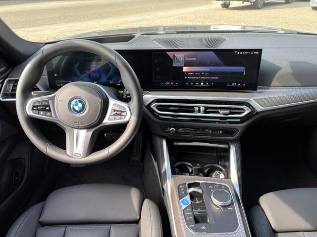 BMW i4 eDrive40 High Executive 84 kWh / NL Auto / 360 Camera / Stoelverwarming /