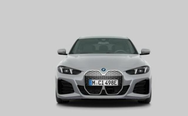 BMW i4 eDrive40 M Sport Edition 84 kWh COMFORT PACK - INNOVATION PACK - Head up - Hifi - Parking Assistant Plus - Comfort Access - Getinte Ruiten - Elektrisch verstelbare/verwarmde stoelen -