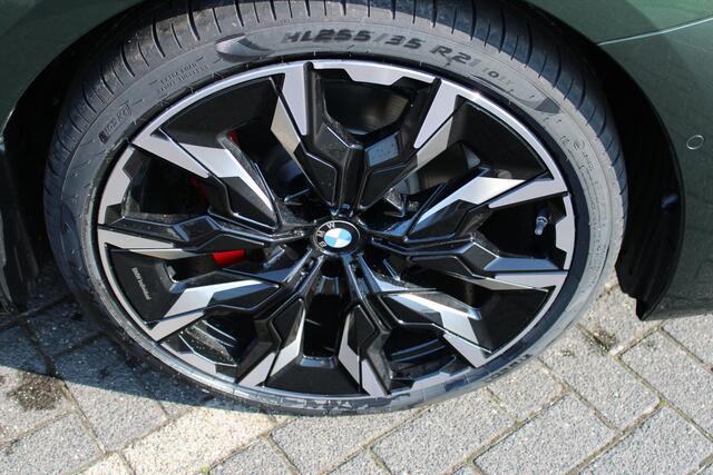 BMW i4 eDrive35 M Sport / Schuif-kanteldak / Achteruitrijcamera / Adaptieve LED / Active Cruise Control / Live Cockpit Plus / Comfort Access