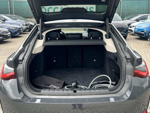 BMW i4 eDrive40 84 kWh | Navi | Camera | Carplay | soH 94%
