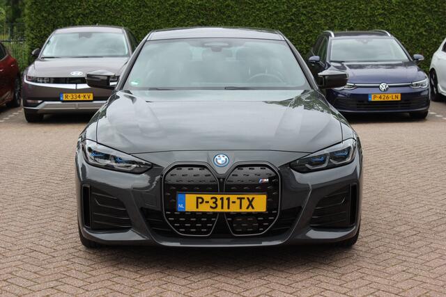BMW i4 M50 High Executive 84 kWh / 360Camera / Head-up / Leder / Harman Kardon / Carbon intr.+extr. / 19'' / CarPlay / Stoelverwarming / Dodehoek / DAB / Cruise Control Adaptief