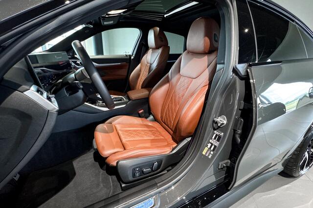 BMW i4 M60 84 kWh | M Sport Pro | Glazen schuif-/kanteldak | Harman Kardon | Stoelverwarming | Achteruitrijcamera |