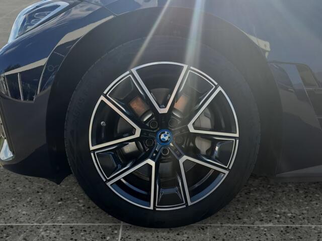 BMW i4 eDrive40 M-SPORT 84 kWh (250kW/340pk) ** LEDER, H&K SOUND, VERW. ST, 18-inch LMV ** 1e EIG - UNFALLFREI ** ** INFORMEER OOK NAAR ONZE AANTREKKELIJKE FINANCIAL-LEASE TARIEVEN **