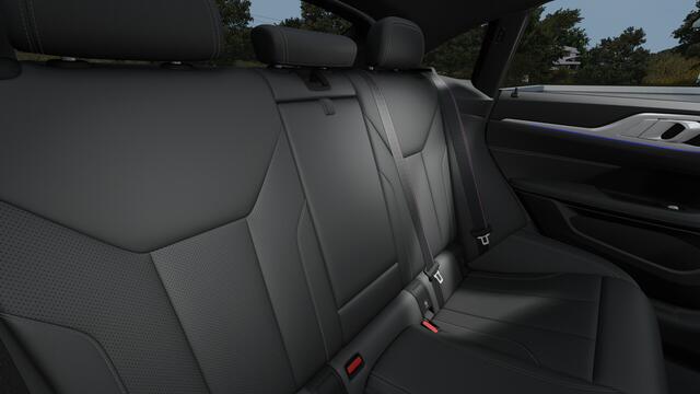 BMW i4 eDrive40 M Sport / Achteruitrijcamera / Active Cruise Control / Adaptieve LED / Comfort Access / Stuurverwarming