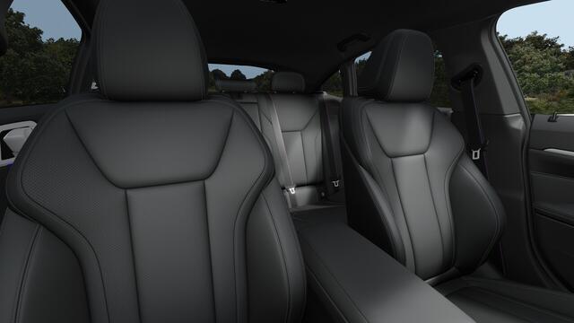 BMW i4 eDrive40 M Sport / Achteruitrijcamera / Active Cruise Control / Adaptieve LED / Comfort Access / Stuurverwarming