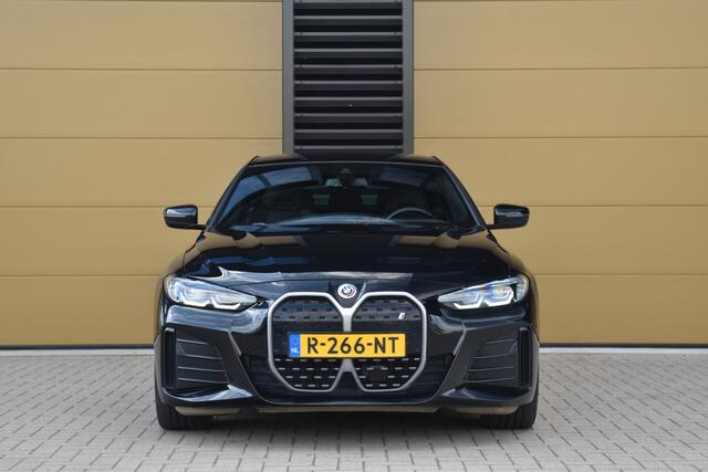 BMW i4 eDrive40 High Executive 84 kWh * M-Sport * Trekhaak * M-Remmen * SOH 96% * Elektrische Stoelen met Memory * Head-up *