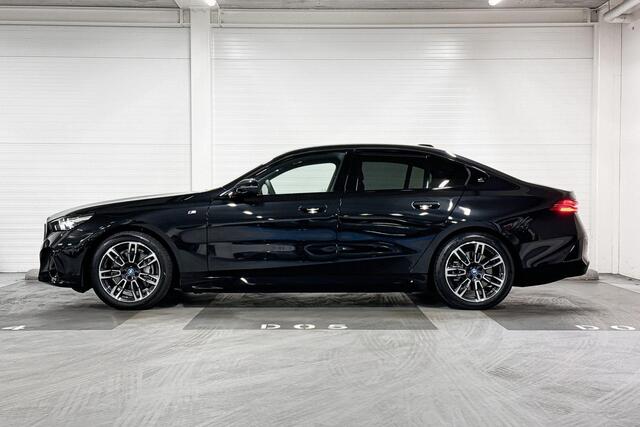 BMW i5 Sedan eDrive40 | M-Sport | Travel Pack | Comfort Pack | Driving Assistant Plus | Harman/Kardon | Comfort Access | Trekhaak