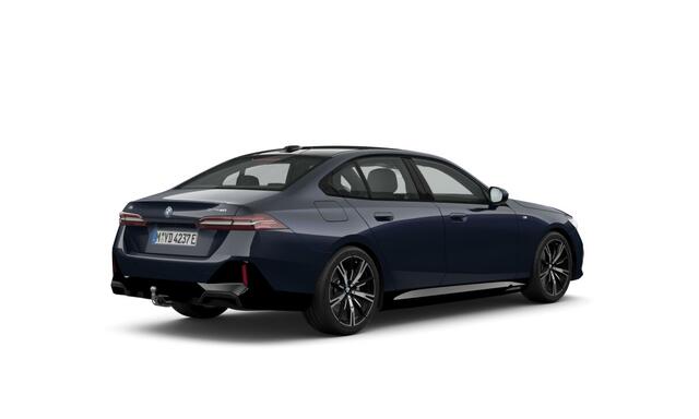 BMW i5 eDrive40 M Sport Edition 84 kWh | 20 Inch | M-Sportpakket | Comfort Pack | Panoramadak | Trekhaak