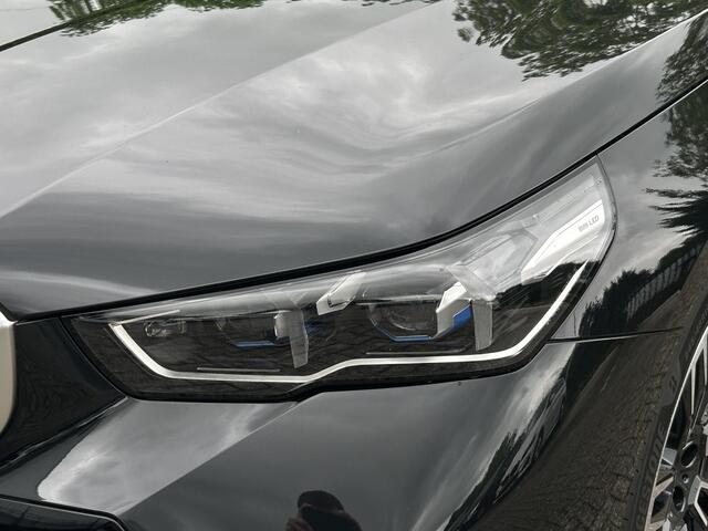 BMW i5 Touring eDrive40 | M-Sport | 19'' | Driv. Ass. Plus | Driv. Ass. | Adapt. LED | Camera | Getint glas | Stoelverw.