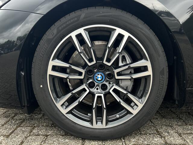 BMW i5 Touring eDrive40 | M-Sport | 19'' | Driv. Ass. Plus | Driv. Ass. | Adapt. LED | Camera | Getint glas | Stoelverw.