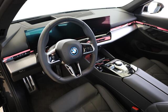 BMW i5 eDrive40 | M Sportpakket | Innovation Pack | Travel Pack | Comfort Pack