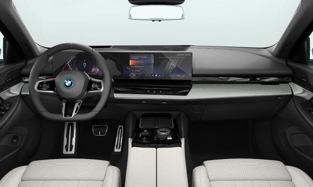 BMW i5 Touring eDrive40 M-Sport Pro - Onderstel Prof - Pano - Comfortzetel - Stoelventilatie