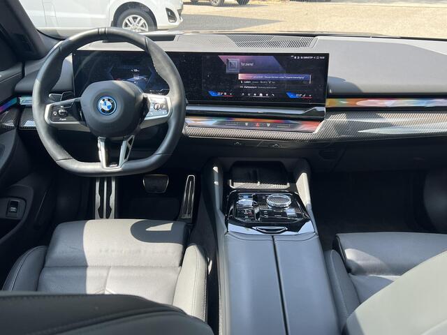 BMW i5 eDrive40 84 kWh ORIG. NL. NAP KM. | MEGA VOL | M-SPORTPAKKET | PANO | HARMAN&KARDON