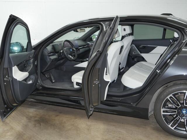 BMW i5 xDrive40 M-Sport - Onderstel Prof - Trekhaak - Bowers & Wilkins - Driving Ass Prof