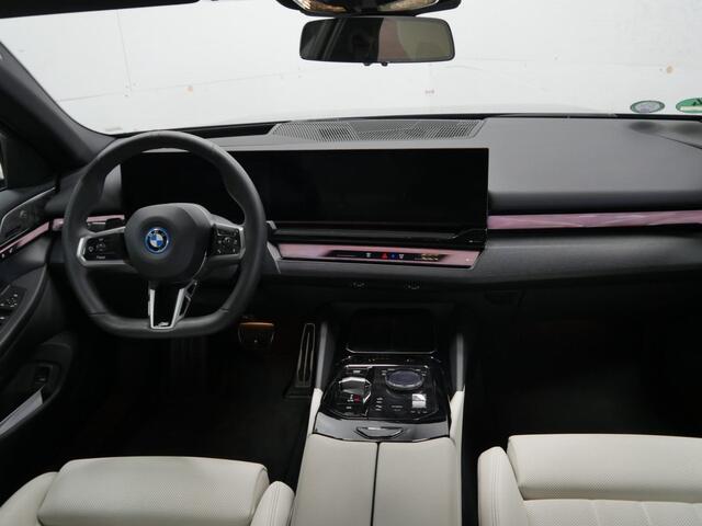 BMW i5 xDrive40 M-Sport - Onderstel Prof - Trekhaak - Bowers & Wilkins - Driving Ass Prof