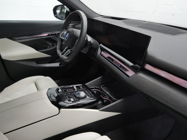 BMW i5 xDrive40 M-Sport - Onderstel Prof - Trekhaak - Bowers & Wilkins - Driving Ass Prof