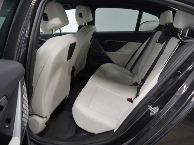 BMW i5 xDrive40 M-Sport - Onderstel Prof - Trekhaak - Bowers & Wilkins - Driving Ass Prof