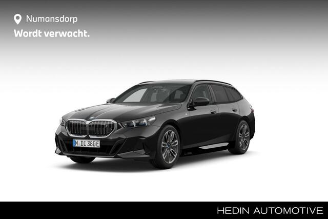 BMW i5 Touring eDrive40 | M-Sport | 19'' | Driv. Ass. Plus | Driv. Ass. | Adapt. LED | Camera | Getint glas | Stoelverw.