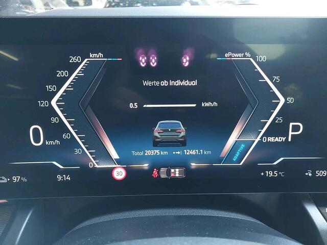 BMW i5 Touring eDrive40 M-Sport - Onderstel Prof - Pano - Trekhaak - Bowers & Wilkins