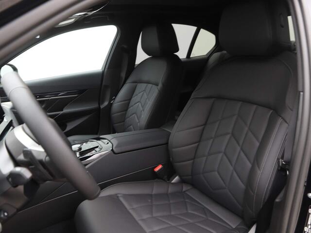 BMW i5 Sedan eDrive40 M Sportpakket 20'' / Panoramadak / Comfortstoelen / Harman Kardon / Driving Assistant Plus