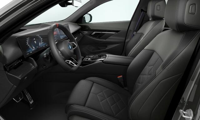 BMW i5 Touring M60 xDrive - Pano - Trekhaak - Driving Ass Prof - Onderstel Prof - Harman Kardon
