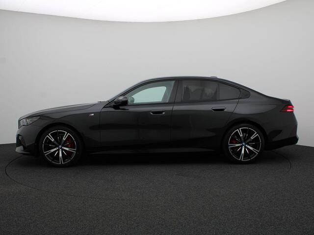 BMW i5 Sedan eDrive40 M Sportpakket Pro | M Sport Edition | Travel Pack | Comfort Pack | Trekhaak | Comfortstoelen | Driving Assistant Plus | Harman Kardon | 20''