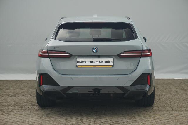 BMW i5 Touring eDrive40 M Sport Edition 19'' / Driving Assistant Plus / Comfort Acces / Adaptieve LED koplampen