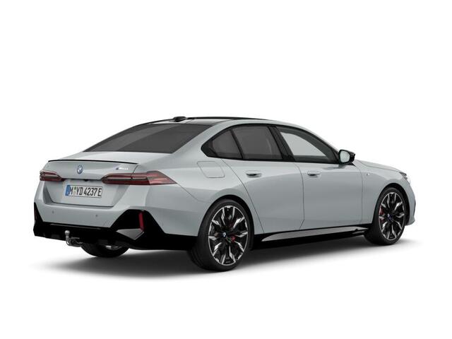 BMW i5 M60 | M Sportpakket Pro | Equipment Pack Pro | Travel Pack | Comfort Pack