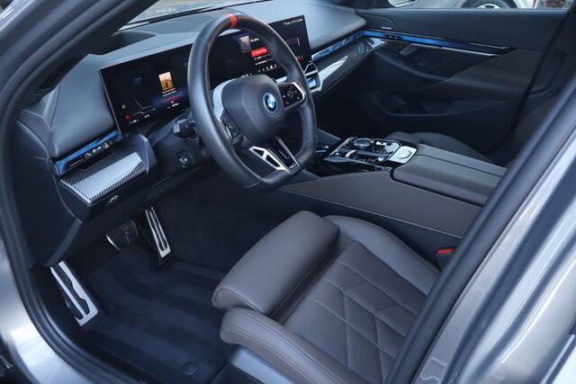 BMW i5 Touring M60 xDrive M-Sport Carbon I Elek.Trekhaak I Stoel Vent.