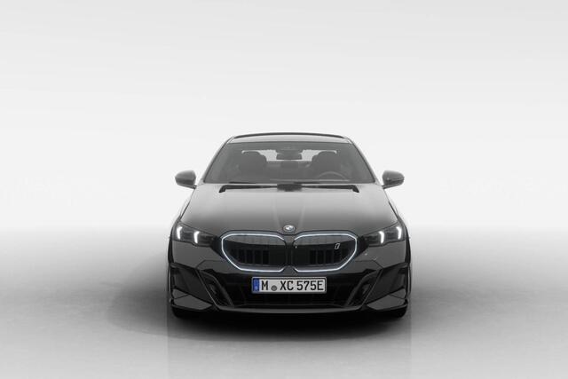BMW i5 Sedan eDrive40 M Sport Edition | M Sport Pro | Innovation Pack | Travel Pack | Comfort Pack | Showroomvoordeel
