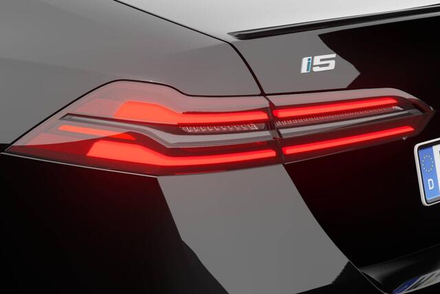 BMW i5 Sedan eDrive40 M Sport Edition | M Sport Pro | Innovation Pack | Travel Pack | Comfort Pack | Showroomvoordeel