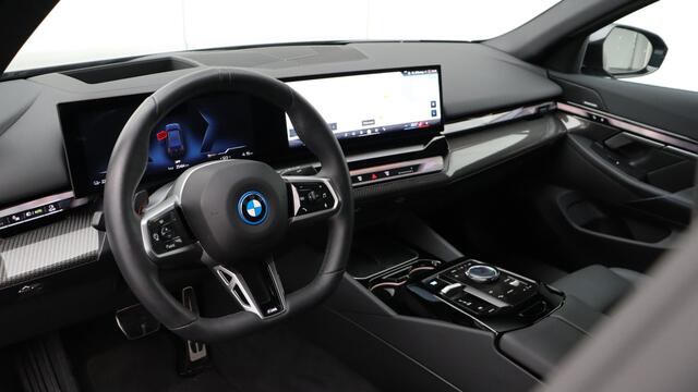 BMW i5 xDrive40 M-Sport Pro | Harman/Kardon | Stoelventilatie | Head-up | Carbon | Trekhaak